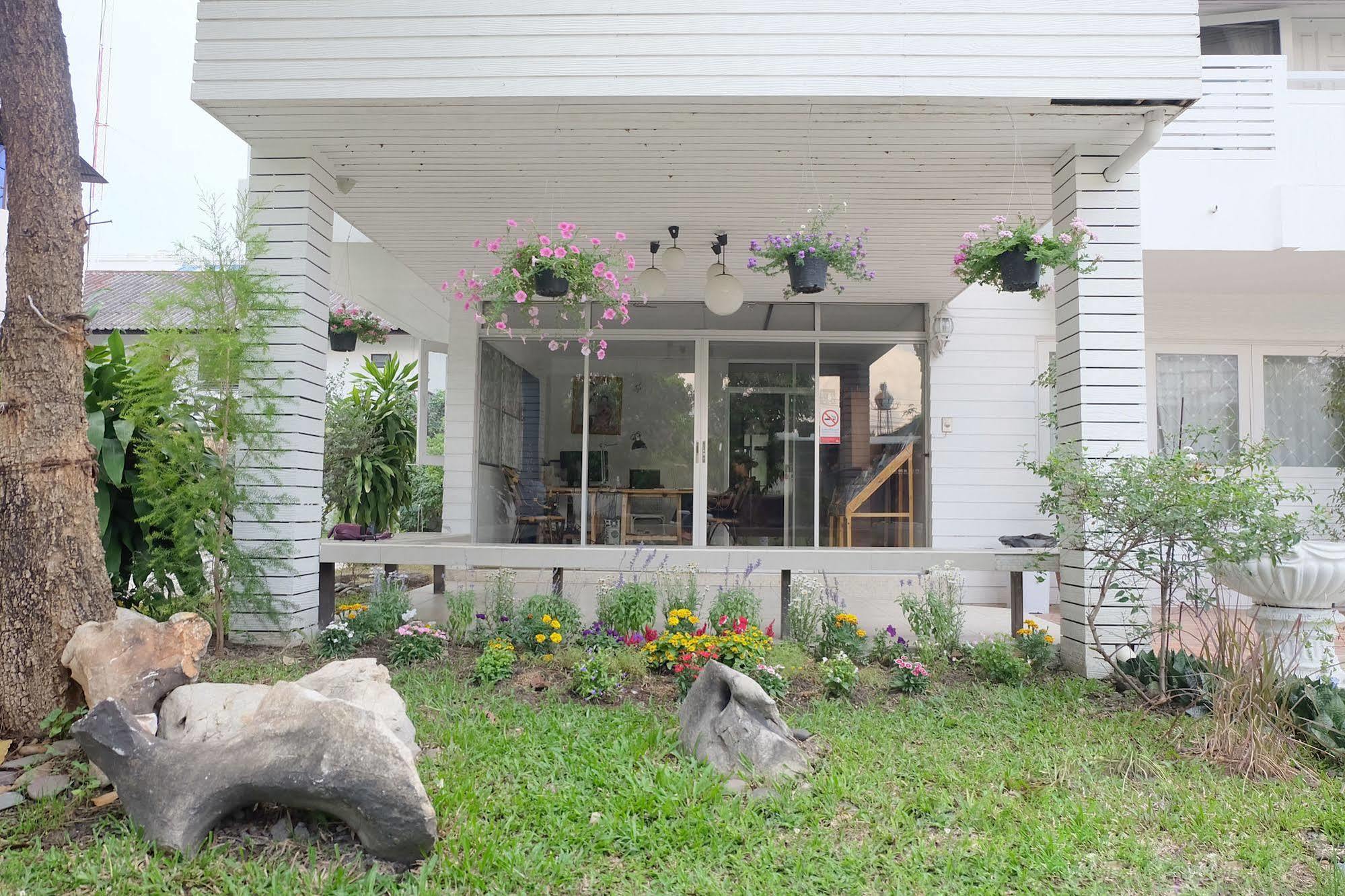 Udee Cozy Bed & Breakfast Chiang Mai Esterno foto